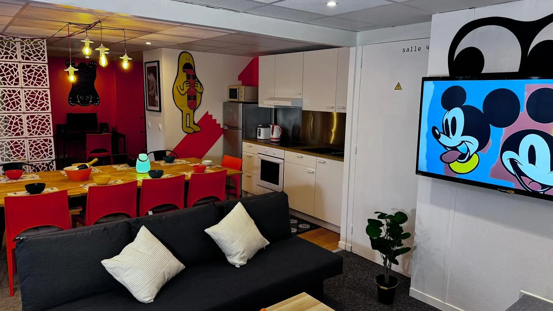 Eclectic Apartment In Paris Near Montmartre